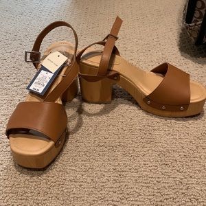 Brand new target Universal Thread cognac/brown wedges